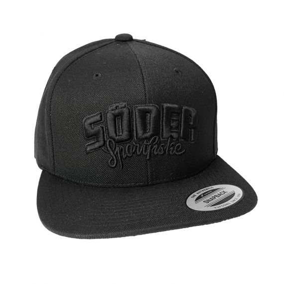 Söder Sportfiske Snapback Black - Black Logo ryhmässä Vaatteet ja kengät / Lippikset ja päähineet / Lippikset / Snapback-lippikset @ Sportfiskeprylar.se (103545674878-BL)