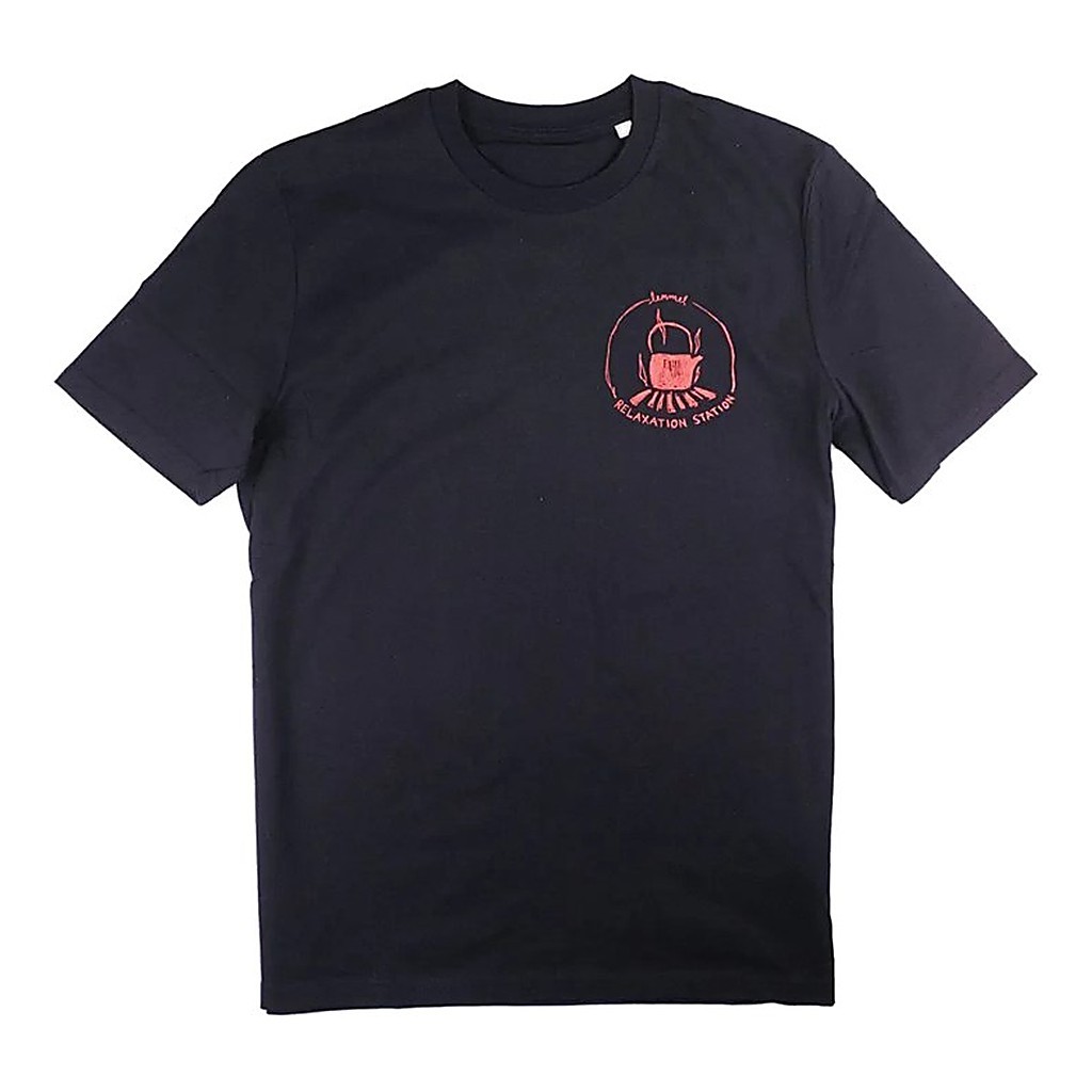 Lemmel T-shirt Relaxation Station Black w Red print ryhmässä Vaatteet ja kengät / Vaatetus / T-paidat @ Sportfiskeprylar.se (3010106-5334r)