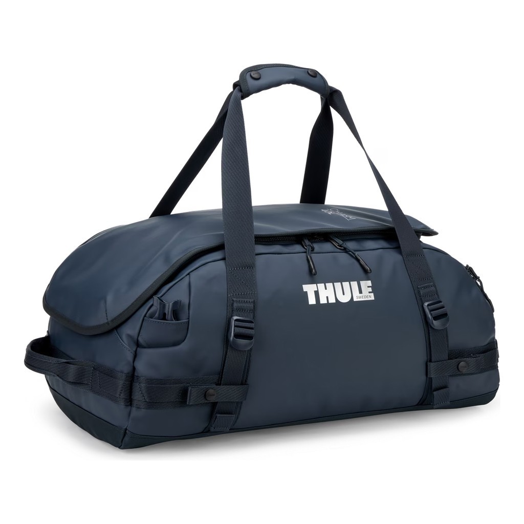 Thule Chasm Recycled Duffel 40L - Darkest Blue ryhmässä Säilytys / Varustelaukut @ Sportfiskeprylar.se (3205590)