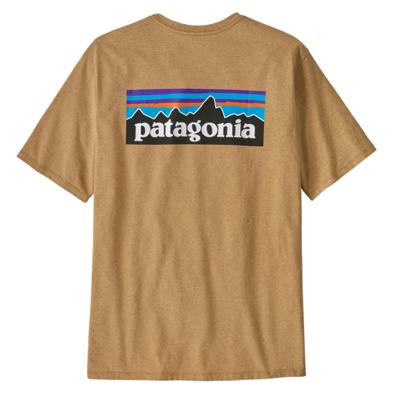 Patagonia M\'s P-6 Logo Responsibili-Tee TNGO ryhmässä Vaatteet ja kengät / Vaatetus / T-paidat @ Sportfiskeprylar.se (38504-TNGO-Lr)