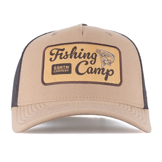 SQRTN Fishing Camp Trucker Cap Khaki ryhmässä Vaatteet ja kengät / Lippalakit ja päähineet / Lippikset / Trucker lippikset @ Sportfiskeprylar.se (CAP-323-OSFA)