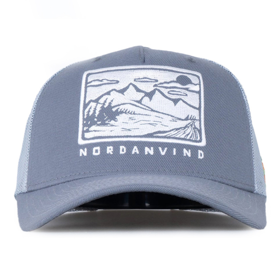 SQRTN Nordanvind Trucker Cap Grey ryhmässä Vaatteet ja kengät / Lippalakit ja päähineet / Lippikset / Trucker lippikset @ Sportfiskeprylar.se (CAP-390-OSFA)