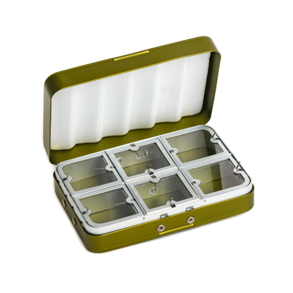 Aluminium box 6 compartments - Olive ryhmässä Säilytys / Kalastusrasiat / Perhorasiat @ Sportfiskeprylar.se (CH-302)