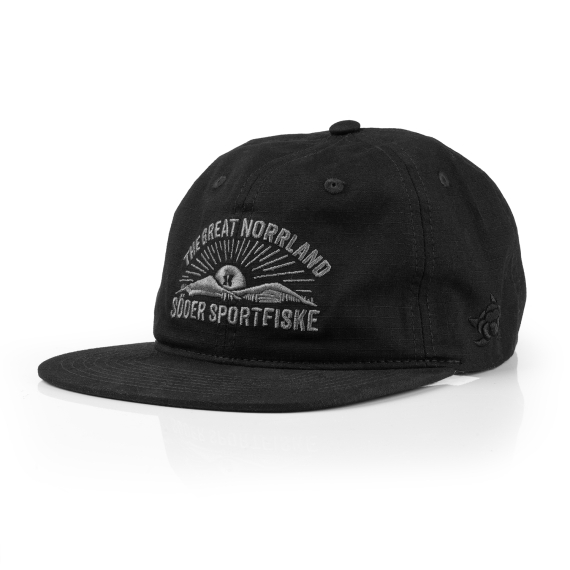 SQRTN x Söder Sportfiske 6-panel Cap, Black ryhmässä Vaatteet ja kengät / Lippalakit ja päähineet / Lippikset / Dad Caps @ Sportfiskeprylar.se (SQSS-005-OSFA)