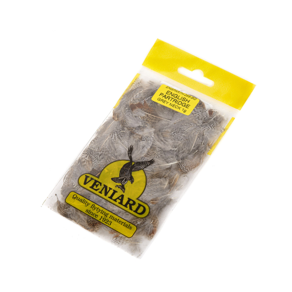 PARTRIDGE ENGLISH GREY NECK GREY HACKLE ryhmässä Koukut & Tarvikkeet / Perhonsidonta / Perhonsidontamateriaalit / Höyhenet & Sulat / Häkilä @ Sportfiskeprylar.se (V5111)